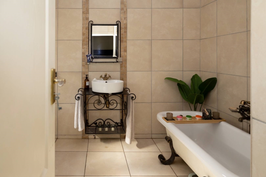 4 Bedroom Property for Sale in Ifafi North West